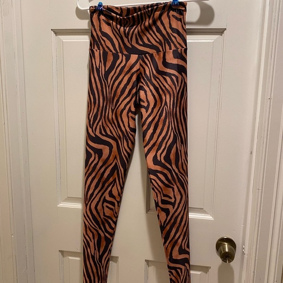 Onzie Tiger Print Leggings - Picture 2 of 4